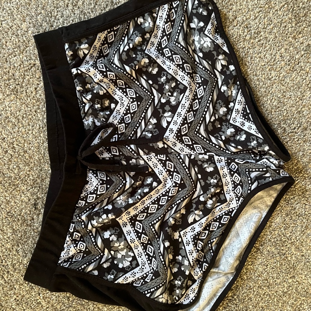 No Boundaries pattern loungewear shorts.